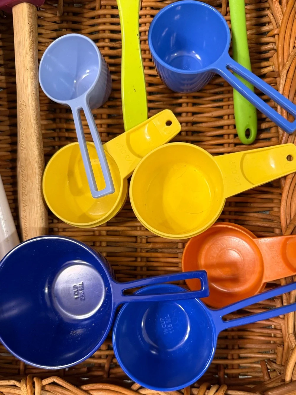 Kitchen Utensil & Measuring Cup Bundle Lot